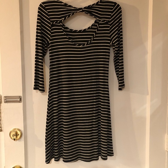 New Alya from Francesca’s Striped Key Hole Dress - Picture 2 of 3